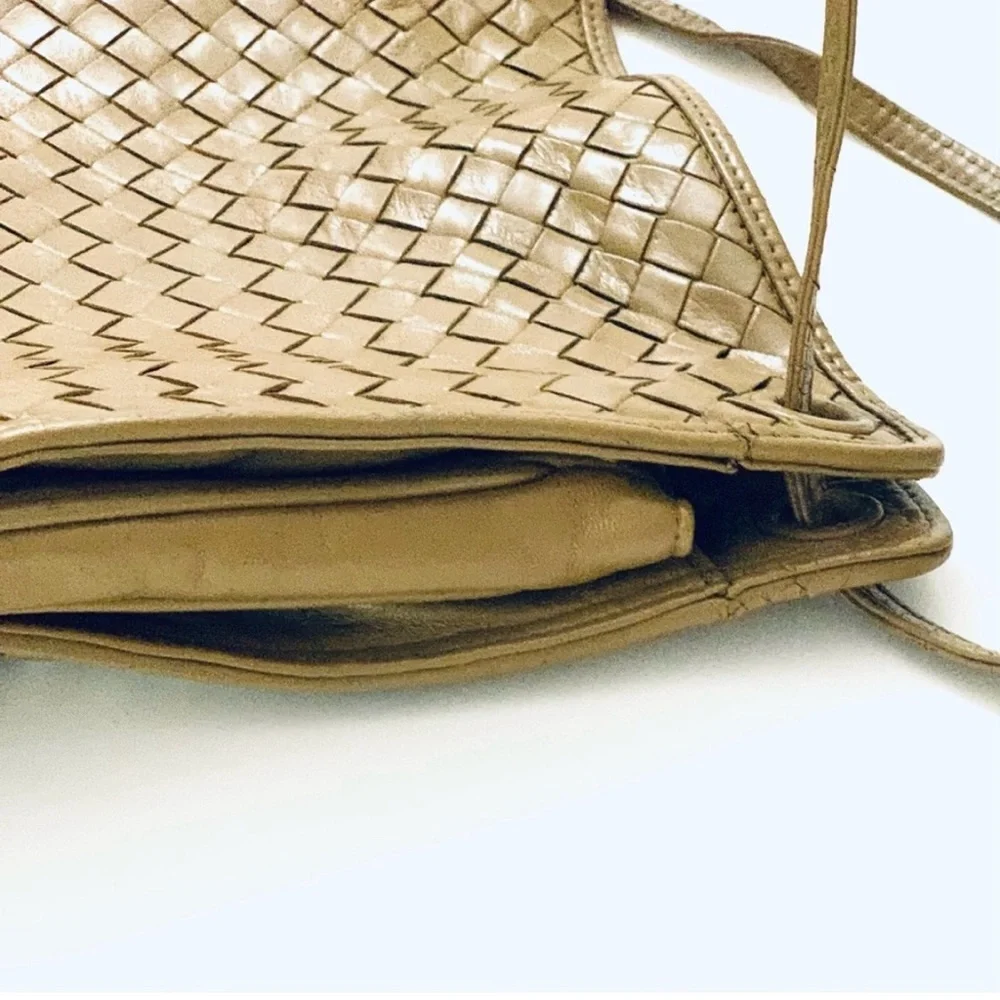 BOTTEGA VENETA Authentic Vintage Leather Intrecciato Weave Bag, Acorn Color